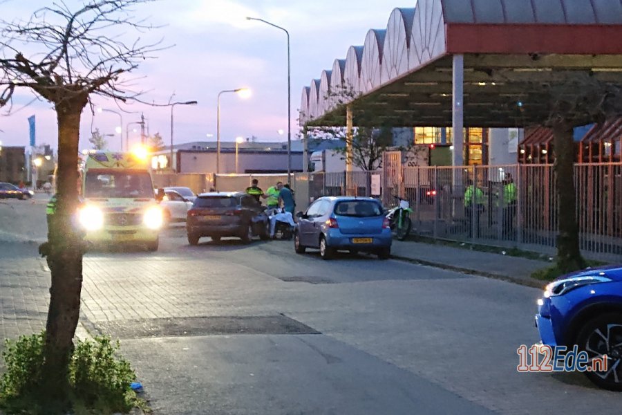 Motorrijder in #Ede klem gereden door politie. 112Ede.