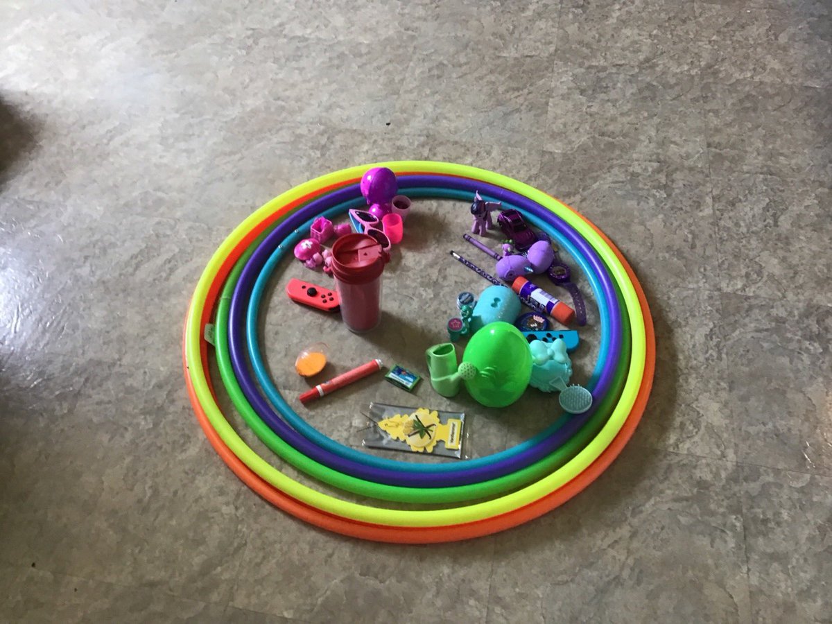 jenleek82's tweet photo. Color wheel challenge #nicholsoneaglesrock 
#specialsteachersrock 
#sd129 
#makeadifference129 
#westisbest 
#arted https://t.co/K2FyVDZoVW