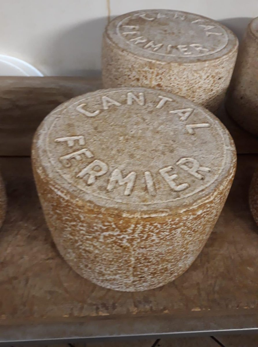 GAEC Rispal de Lassalle (près de Salilhes) sur la commune de #Thiézac, producteur et affineur, propose de vous livrer ses produits.
Salers : 13 e/kg
Cantal FERMIER entre deux : 10 e/kg
Commander au 0471475215 ou 0688475992
#cantalfermier #salers #aop #fromagesdauvergne