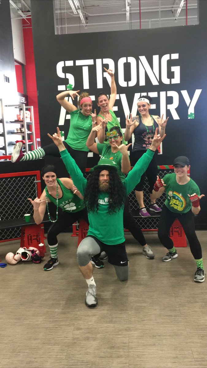levelredboxing's tweet photo. Happy #ThrowbackThursday to our Saint Paddy’s day workout squad👊🏻😆 https://t.co/Uf4WBitQng