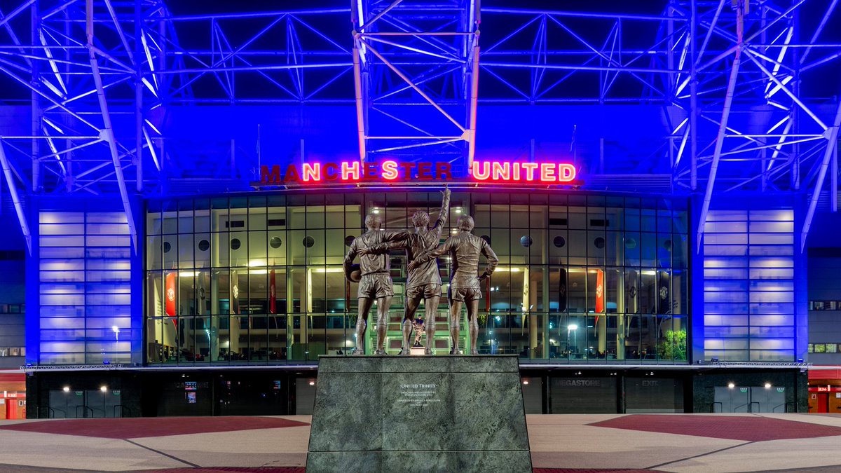 ChristopherVose's tweet photo. Wonderful gesture by @ManUnited last night at Old Trafford.
#ClapForOurCarers
#ProtectTheNHS
#StayHomeSaveLives https://t.co/12CFMOmTJL