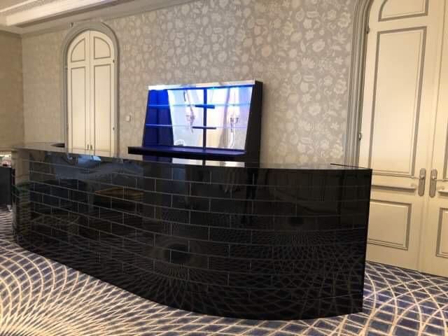 furniture4event's tweet image. #throwbackthursday to when our Work-shop Dream-team created this brick effect Bar in gloss black 🖤