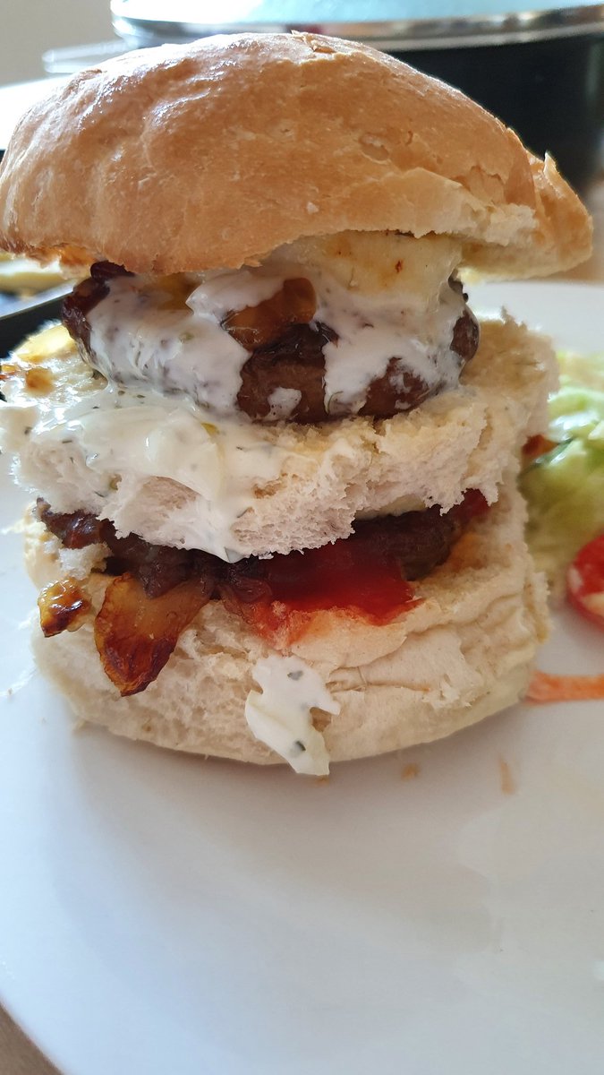 YTFoodWalker's tweet photo. Yesterday's dinner was a great success - homemade lamb burgers with halloumi, mint sauce and caramelised onions with salad - YUM!!! 

#ytfoodwalker #lambburgers #halloumi #halloumicheese #burgersauce #caramelizedonions #mintsauce #homemade #homemadefood #homemadeburger https://t.co/PiPb8qAKAf