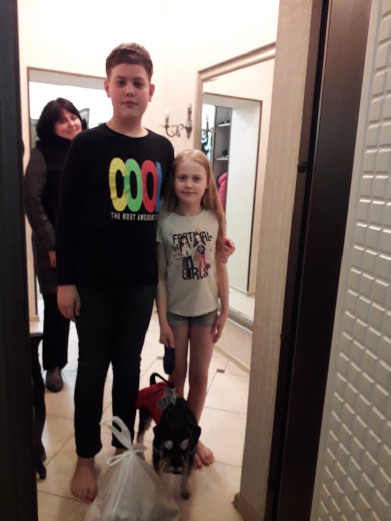 Председатель комитета по образованию и науке молодежной палаты при <a href="/Ivoblduma/">Ивоблдума</a>  Альберт Геворгян <a href="/GevorgyanAA/">Альберт Геворгян</a> организовал своих друзей. 
Вместе с ними за день развезли 75 продуктовых наборов для многодетных семей #Иваново #МыВместе #БудьДома