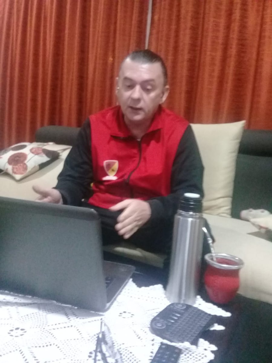 Leonardo Pieroni apuesta a un canal de YouTube para enseñar sobre el deporte late.com.ec/2020/04/16/leo…