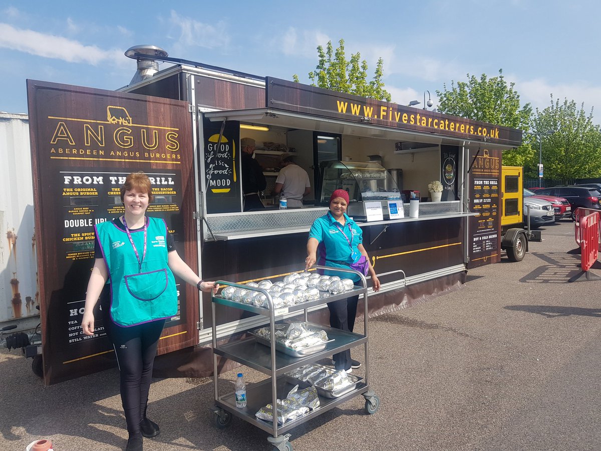 A MASSIVE THANK YOU  @fivestarcater for providing lunch for the wards today! 
it was AMAZING! 

Thank you to @HelpThemHelpUs_ for organising it. 

#helpthemhelpus #lunch #COVID19 #donation #ThankYou #heroes