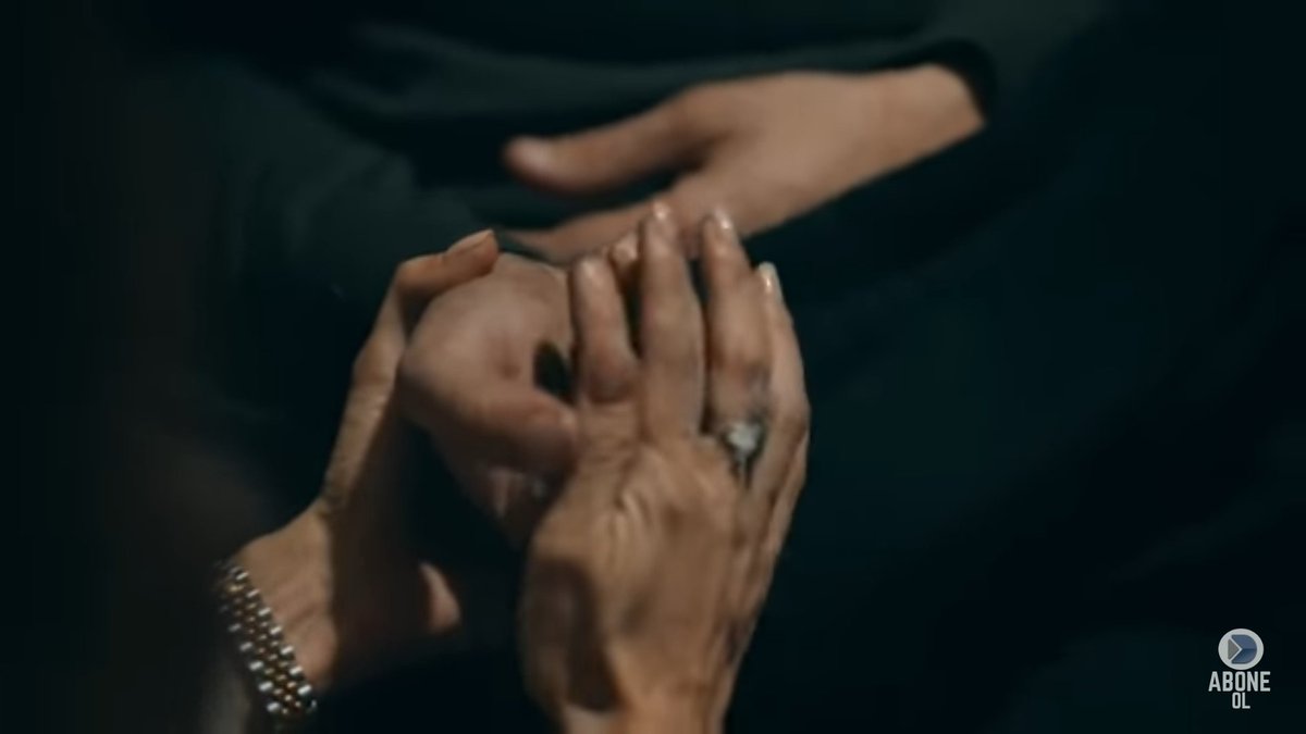 In this scene we got a flashback of E putting the necklace in y hand,efyam music was played,its not because E Will be the third part in the story,but because she was behind y kissing N from Her pain, besides efsun thought that They are in a relationship++  #cukur  #EfYam