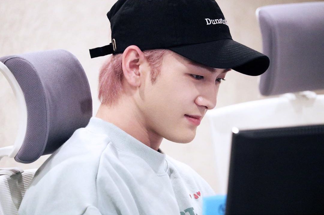 doorootutu's tweet photo. WHY DID I SEE NO ONE SCREAMINH ABOUT BAEKHO'S PINK HAIR https://t.co/WoeRx33DD3