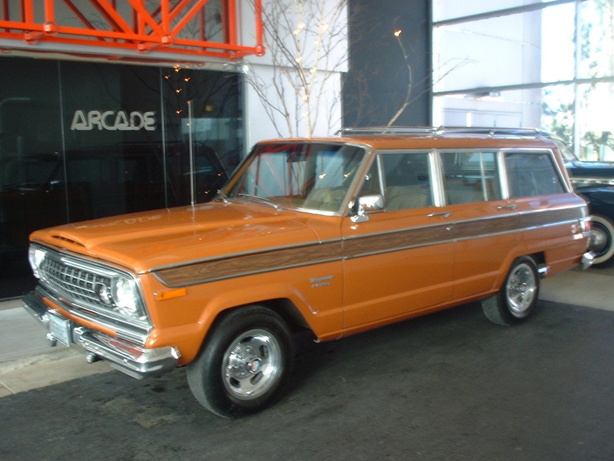 NatlAutoMuseum's tweet photo. #thirstythursday 
 
Did Bill Harrah basically create the great-grandfather of the Jeep Grand Cherokee SRT8? 
1977 Jerrari Wagoneer #jerrari #ferrari #jeep #wagoneer #collection #reno #nevada #classiccar #history #suv #4wd #cars #museum #collection #gasguzzler #fasttrip #laketahoe https://t.co/S1CJF6lCl2