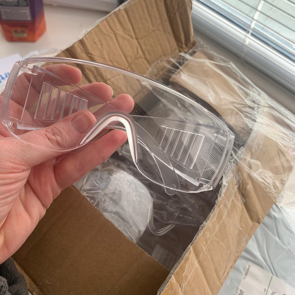 Rigby_financial's tweet photo. Whilst only a small gesture we are delighted we have been able to help @sthknhs by sending them some much needed #PPE
@NHSuk @NHSDigital #StHelens #whiston #PPEfortheNHS @NHSEngland https://t.co/CK2fstu4kS