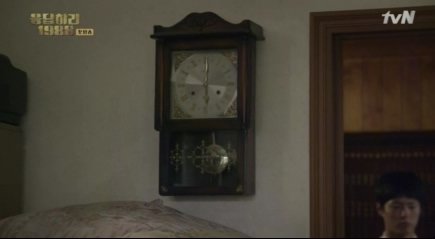 you're probably thinking that the "6th episode" in pd shin & writer lee's works is really something because THESE scenes happened in reply 1988. we got sunbora x suntaek.*in episode 1, you can see 6:00 on taek's wall clock. (6:00 - 6th episode)  #HospitalPlaylist  #Reply1988