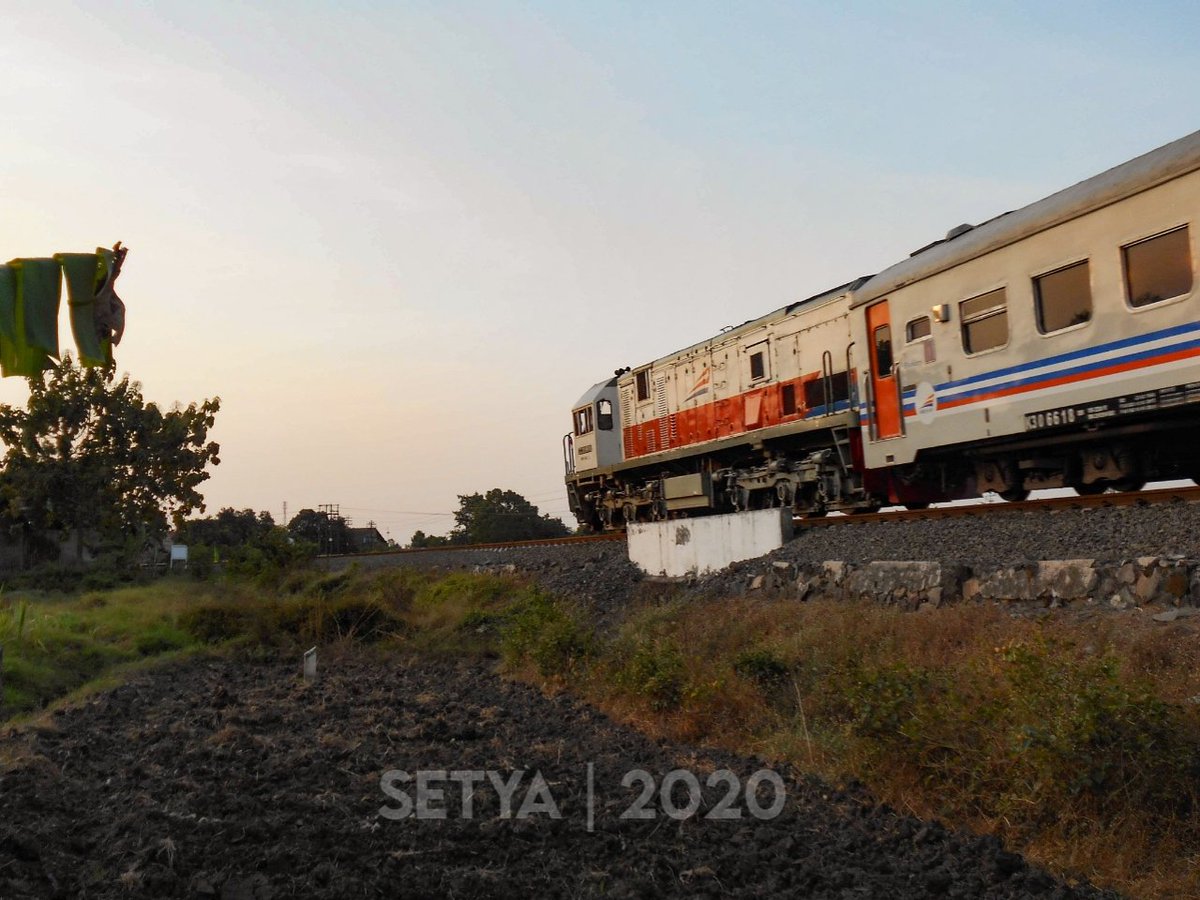 setyaaaay_'s tweet photo. Tawang Alone
Persiapan Stasiun Bangil
#KeretaApi
#KaTawangAlun
#Daop8
#Bangil https://t.co/0Va6sOrFUY