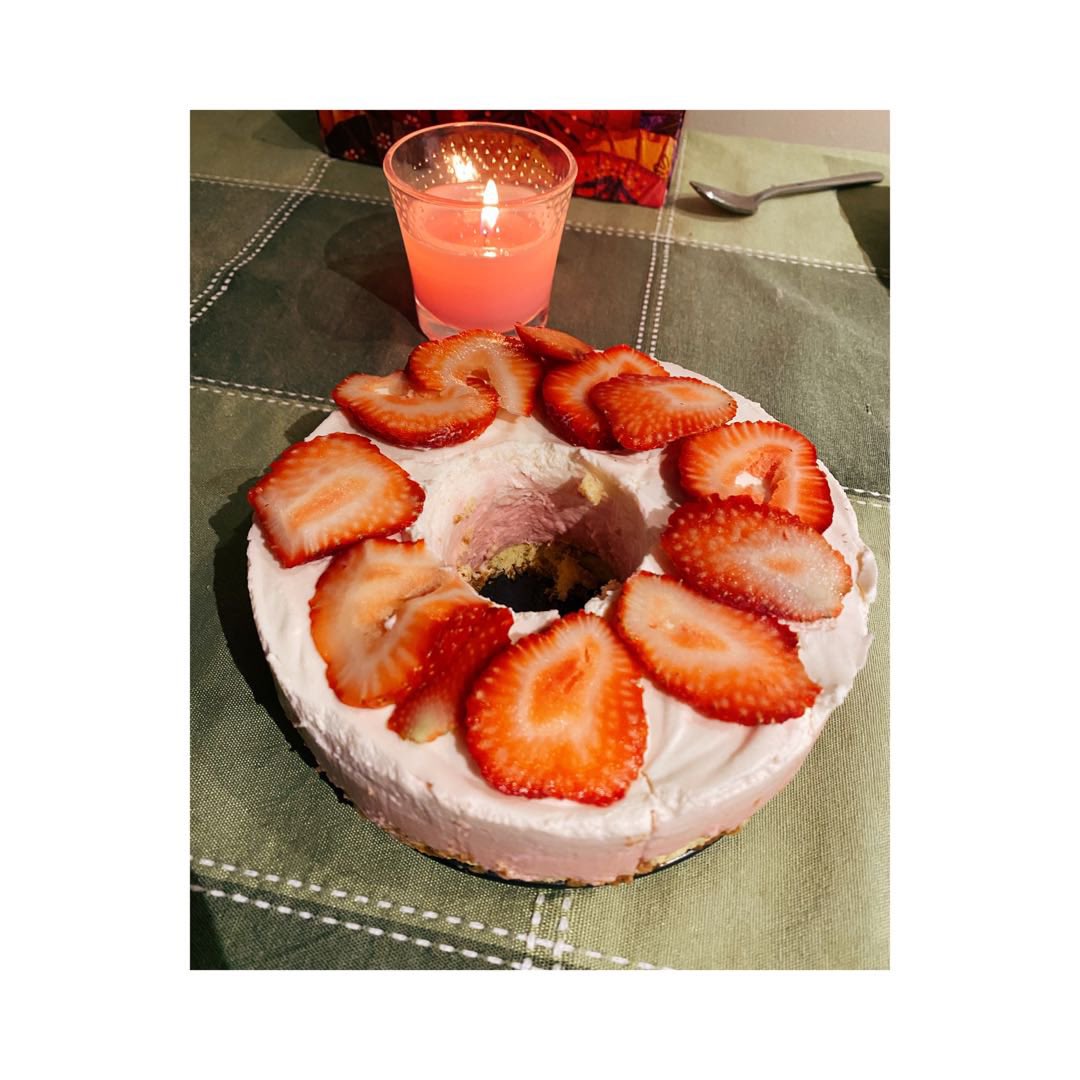 Surprise birthday lunch from my amazing team B&amp;G and lovely cake from best friend <a href="/SuperClaireChu/">Claire Chu</a> thanks everyone <a href="/AshleyMartell4/">Ashley Martell</a> <a href="/tsarlanis/">Anastasios Taso Sarlanis</a> <a href="/MitchellGodkin/">Mitchell Godkin</a>  <a href="/OSemeda/">Omar</a> <a href="/LindaFrausell/">Linda</a> you know what can get me 😝