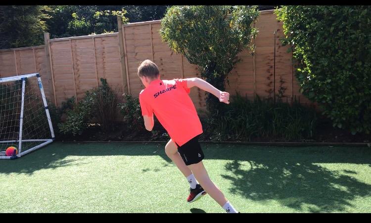 This is <a href="/IoanSharpe/">Ioan Sharpe</a> keeping busy with the <a href="/sqwales/">🏴󠁧󠁢󠁷󠁬󠁳󠁿 SQUASH WALES</a> 10 x 1 challenge today, followed by a few other sessions. Apparently he’d normally have a loads of PE lessons today 😂 

<a href="/djevs24/">David Evans</a> @GtSquash <a href="/EyeRackets/">Eye Rackets</a>