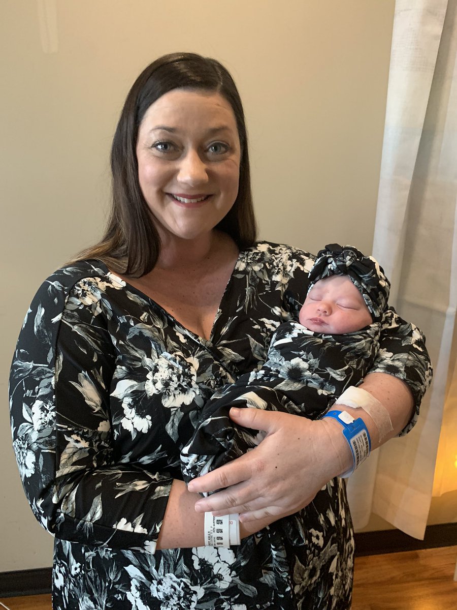 MrsSwift_SMSD's tweet photo. Landry Swift made her beautiful debut into this world yesterday at 2:20 am. She was 6lbs 8oz and 19in long. She is absolutely perfect and we are so in L❤️VE! @DiemerEagles https://t.co/x3ZBmTxa54