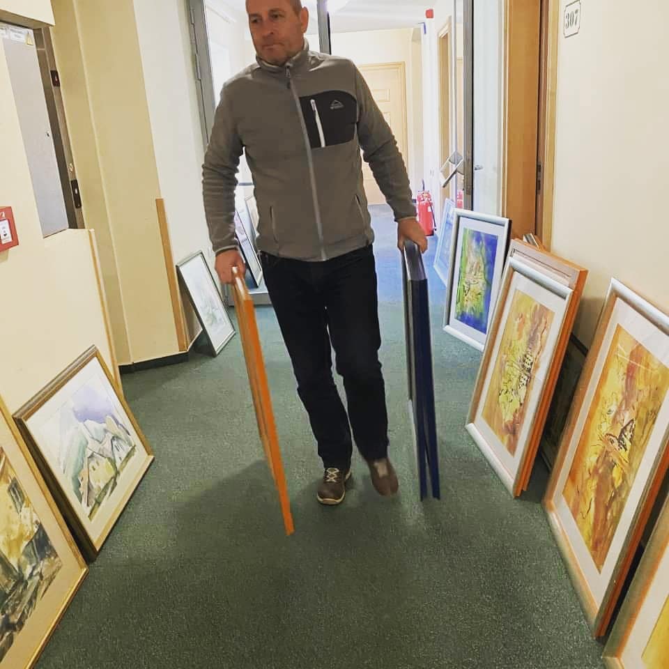 Za osvežitev prostorov smo vpeljali umetniške slike, ki jih hranimo in zbiramo že desetletja. 🖼 V stilsko dopolnjenih hotelskih prostorih bo tako vaš oddih še prijetnejši za oko.
#ArtWork #umetnost #comfort #udobje #accomodation #nastanitev #thermalspa #termedobrna #since1403