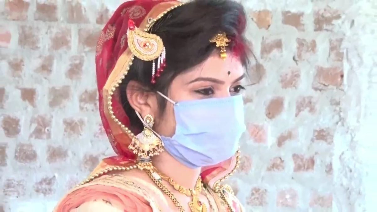 AIR News MP आकाशवाणी समाचार मप्र on Twitter: "होशंगाबाद जिले की सिवनी मालवा  तहसील में लॉक डाउन के बीच विवाह हुआ। शादी की रस्मों के दौरान दूल्हा ...