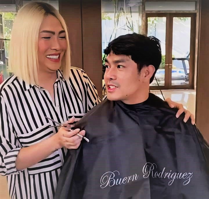 ViFeelings's tweet photo. for more early morning positive energy; look at our vicey, so full of joy, so deep in love hehe 🥺🧡 https://t.co/fjQW2NGccz