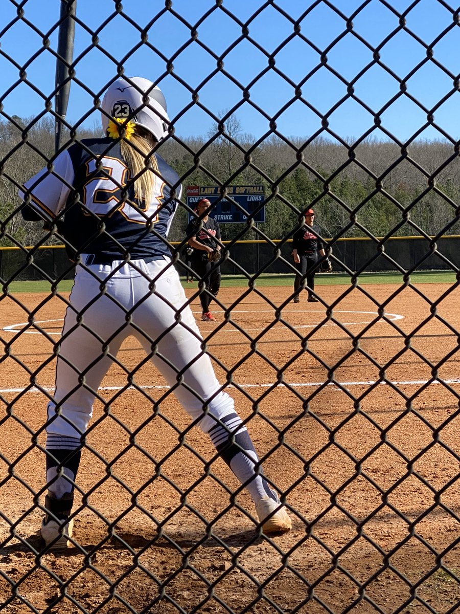 EC_SFTBALL's tweet photo. happy birthday to our junior #23 !! 🥳 @KaylanPruitt https://t.co/dsUWGTpQka