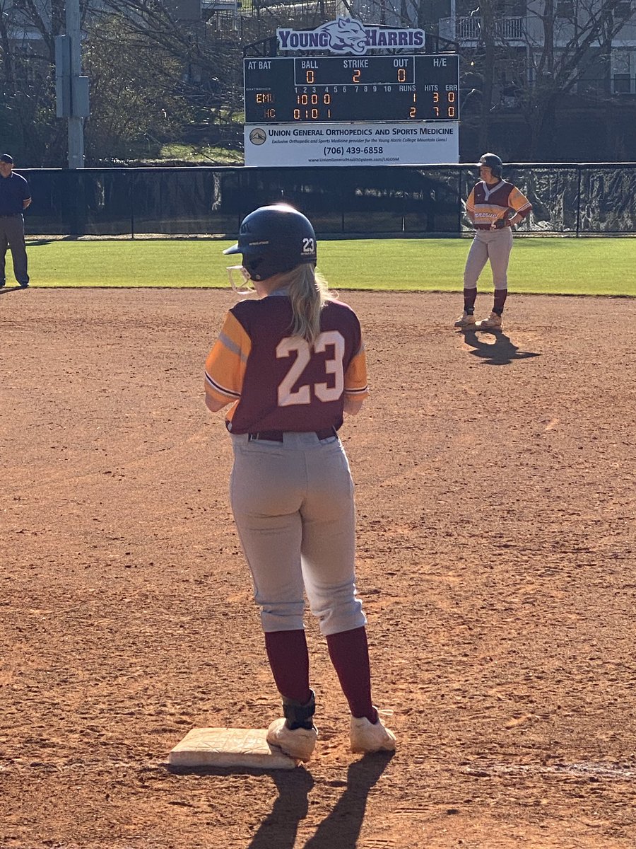EC_SFTBALL's tweet photo. happy birthday to our junior #23 !! 🥳 @KaylanPruitt https://t.co/dsUWGTpQka