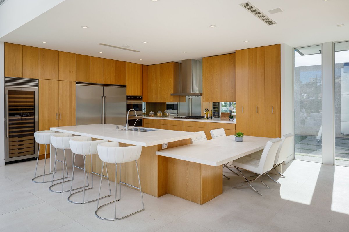 JayRobertsonLA's tweet photo. A contemporary dream with explosive views to be relished from nearly every space.
⁣
1424 Tanager Way, Los Angeles | Listing by Sally Forster Jones &amp; Philip Boroda of @Compass⁣
⁣
DRE 01097933 | #luxuryrealestate #realestate #losangelesrealestate #compass #agentsofcompass https://t.co/vgqSlCshXb