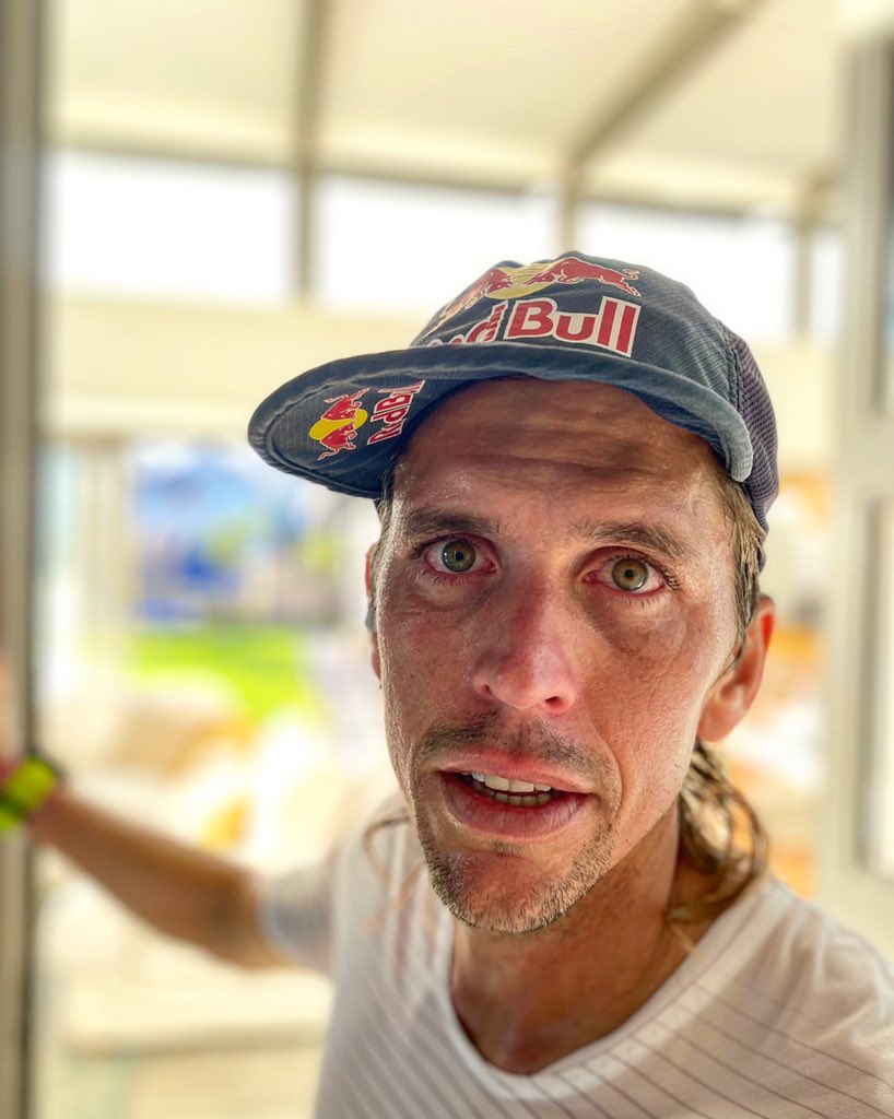 If anybody doubts just how tough it is running loops around your house, look at this face... 😳
•
•
•
#homerun #stayhomesa #timetoplayinside