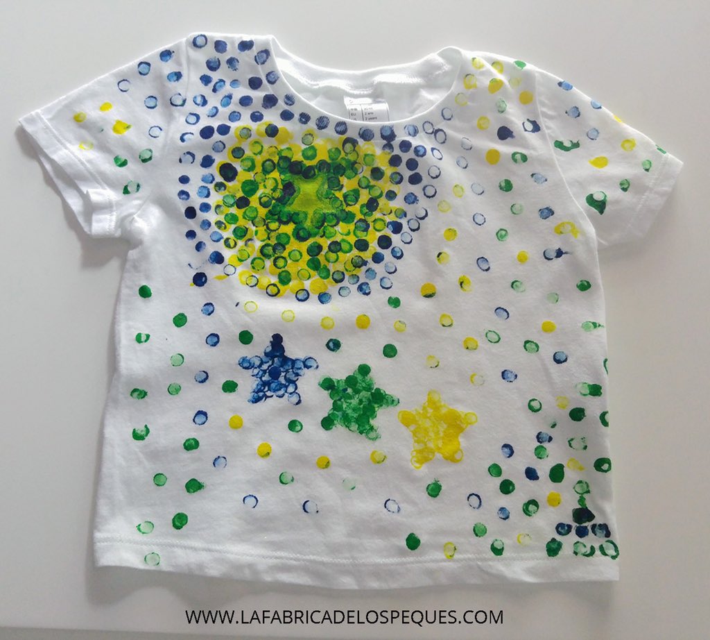 IReglero's tweet photo. Una actividad muy guay para estos días consiste en ¡Pintar nuestras propias camisetas! Utilizando témperas, pinceles y lo que tengamos en casa podemos hacer esta manualidad con los más peques y luego la pueden llevar por 🏠 #DCSUVA #EstrategiasCCSS https://t.co/5CXQ3bkRqe