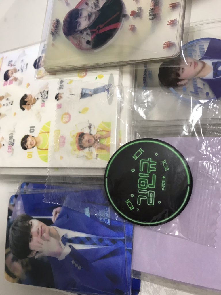 X101goods's tweet photo. 해당 사진에 있는 아이들 구매하실분
뎀주세용 한세트에 500원입니당
보라색은 우석이 포스트잇이예요!
낼배송해요 https://t.co/EloQQKUV3F