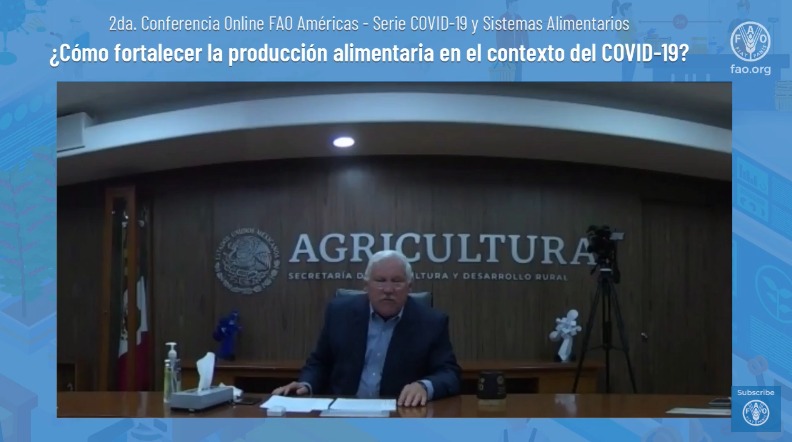 FAOAmericas's tweet photo. 🗣“El abasto de alimentos muchas veces se da por hecho. Pero viene de agricultores y campesinos y ganaderos que no han bajado los brazos aunque todo ellos están expuestos al #COVID19. La agricultura no puede parar” 

Sec. de Agricultura y Desarrollo Rural de México, @vmva1950 https://t.co/FlE1ZOGRzN