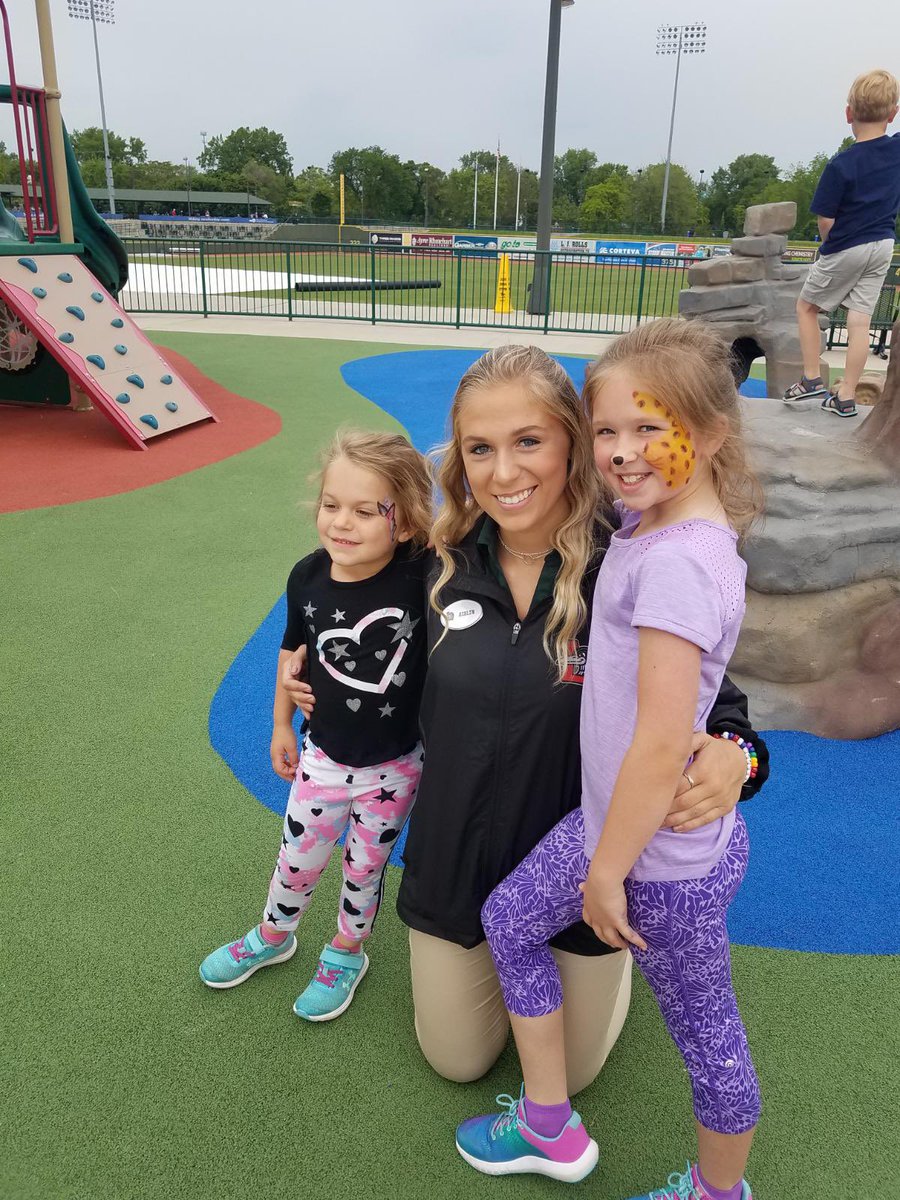 _ashleyhills_'s tweet image. today would’ve been opening day and i’m missing this now more than ever💚 @greatlakesloons #nestlevelfun