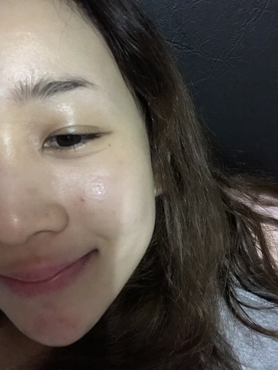 yajareview's tweet photo. ความรู้สึกหลังทา : หน้านุ่มๆ ผิวเรียบเนียนนะแม๊ เหมือนไม่เคยขุย ไม่เคยหยาบกร้านมาก่อน ฮ่าา
#NOFILTER #noapplication #HowtoPerfect #Huxley #ไว้รีวิวห้ามขายของโว้ยย #ของดีบอกต่อ #ของดีเกาหลี https://t.co/0wM1cqhZHy
