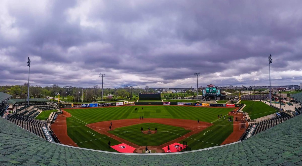 NebraskaLegacy's tweet image. Today was supposed to be Opening Day. My 5th year with the Loons working the Groundscrew. This pandemic really sucks, but today it hit me really hard. I love my summer job, and really miss everybody. Praying things get better soon. #NestLevelFun #GroundsCrew #DirtYaGottaLoveIt