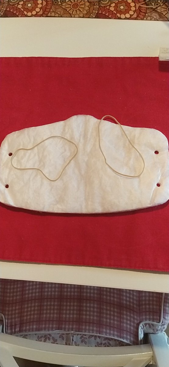 Estas son las #mascarillas que el #aytomeco está dejando en los buzones de los vecinos. Por supuesto no son lavables, vienen ya manipuladas y en mi caso, casi deshechas.... Juzguen ustedes mismos....🤦