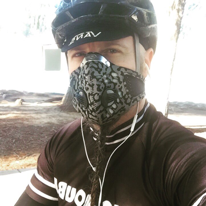 PeterSurowski's tweet image. The masked avenger rides again!
•
•
•
#cycling #bicycle #cyclist #endurancecyclist #riverside #fairmountpark #downtownriverside #fit #healthy #stayingfit #facemask #covid #getoutdoors