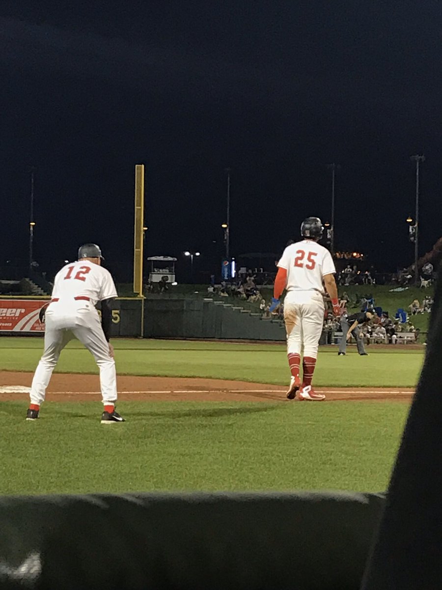 jhuot55's tweet image. In honor of what should have been Opening Day for the @greatlakesloons, here’s a few of the many great memories from back when I worked for THE SINGLE A AFFILIATE OF THE LOS ANGELES DODGERS, YOUR GREAT. LAKES. LOOOOOOOOOOOOOOOOOONS! #NestLevelFun