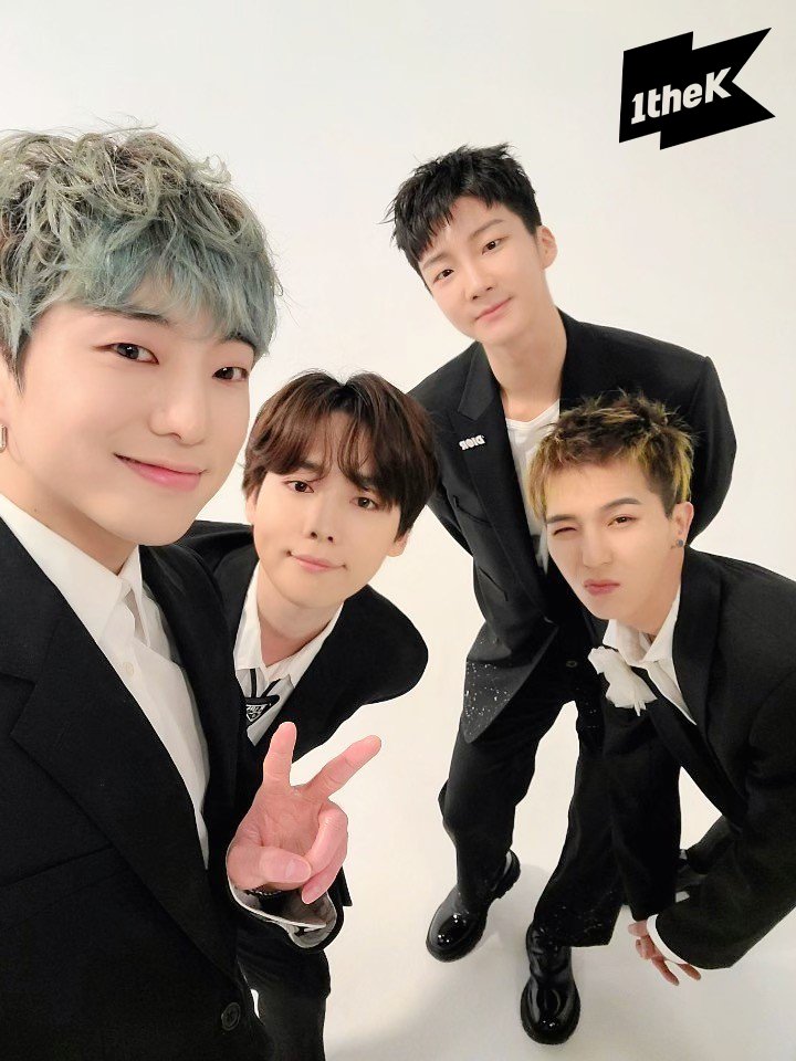 singercircle's tweet photo. No matter where and when !
#WinnerAlwaysGoUp !! #WINNER
#위너 💙💙💙💙 https://t.co/8Cw2Nlp0Nx