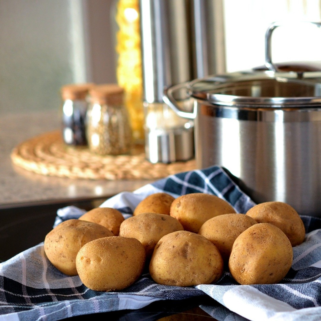 NOVEC's tweet photo. Save energy when making dinner by using a slow cooker or the stove instead of your oven. This is especially helpful on warmer days, because it helps prevent heat buildup β making it easier for your AC to keep your home cool. #energysaving #helpingyousave https://t.co/mWwg4YXU78