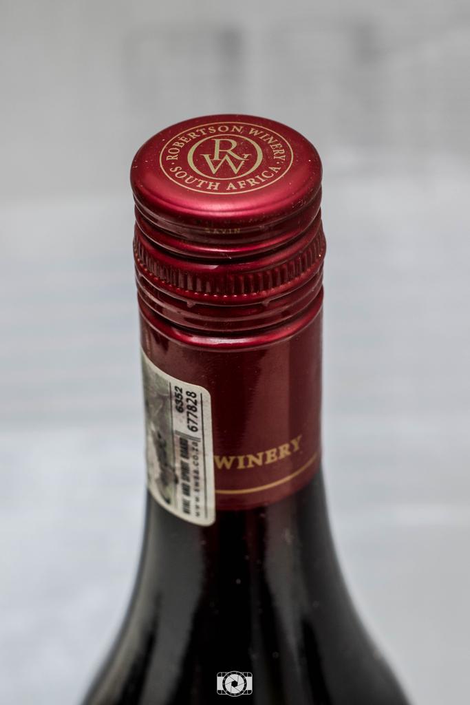 Neyo_Q's tweet photo. Tried out some product photography today, do tell me what you think ?
#productphotography #Trulyurvisuals #day21oflockdown #LockdownSA #Covid_19 #21DayPhotoChallengeSA #merlot #reservemerlot #pinotnior https://t.co/JZehVu8BaY