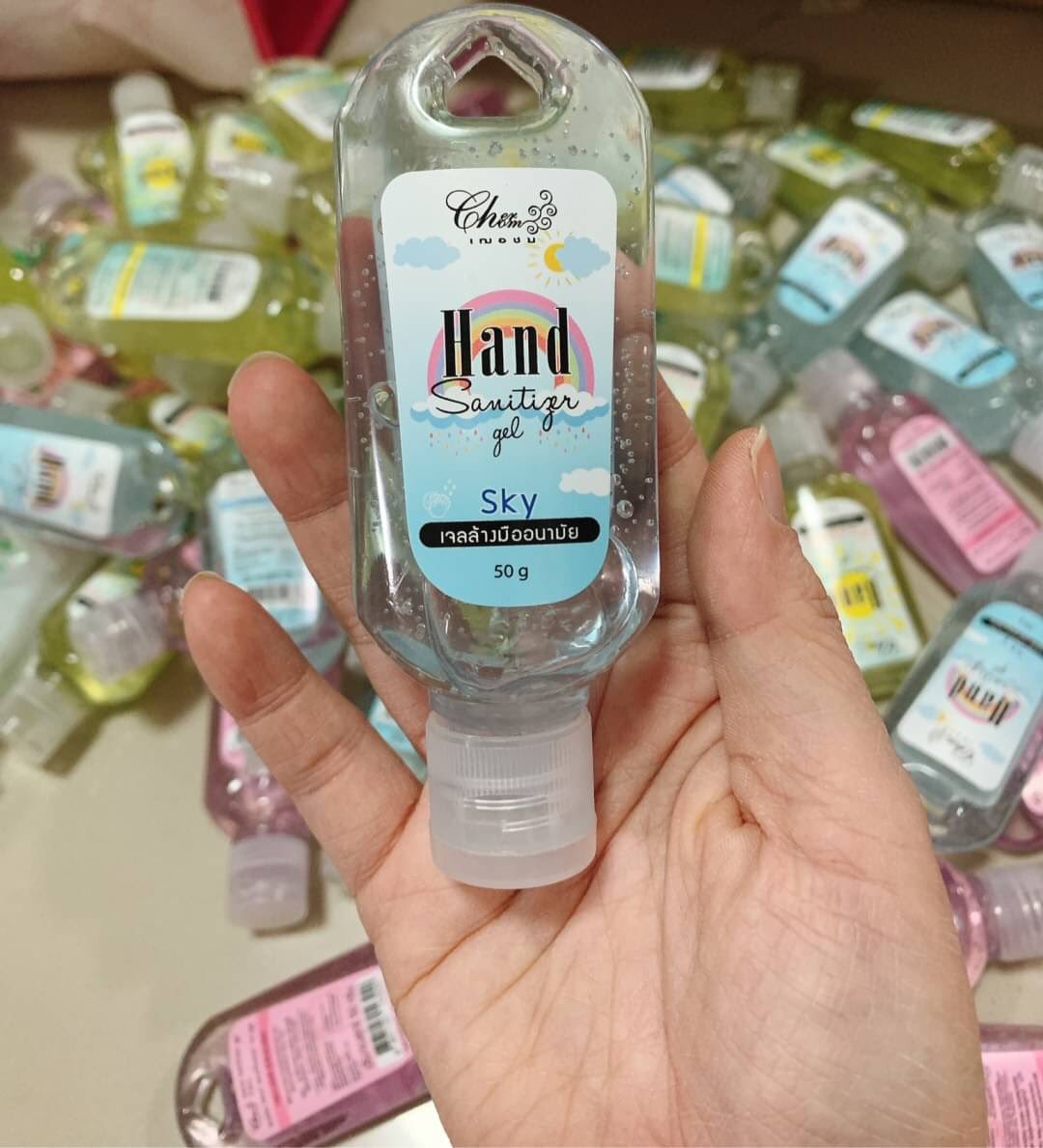 KKmamoly's tweet photo. @ChinaDaily ฝากรีหน่อยนะคะ เราไม่ได้รับเงินเยียวยา5000บาท ทั้งๆที่ไม่ได้เป็นเกษตรกร ช่วงนี้เลี้ยงลูกอยู่บ้าน หาค่านมลูก สามีทำงานคนเดียวขาดรายได้ เพราะงานบริษัทจะหมดลง อุดหนุนคนละหลอด2หลอดหน่อยจ้า ขายราคากันเอง 59.- สนใจdmมาได้ค่า มี4สี กลิ่นคล้ายกันหมดค่ะ  #น้ำใจคนไทย #เราไม่ทิ้งกัน https://t.co/SBxh72QN9n