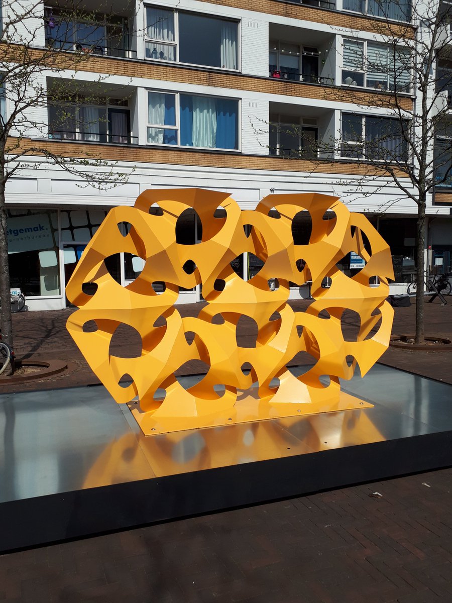 BGvanWakeren's tweet photo. Op het stationsplein zijn vandaag de beelden geplaatst van Hengeloër/kunstenaar Rinus Roelofs.
Eerst in Barcelona, nu bij ons. Geweldige tentoonstelling voor onze stad. @gemeentehengelo #cultuur #HeArtpool https://t.co/rWgdpggVgd