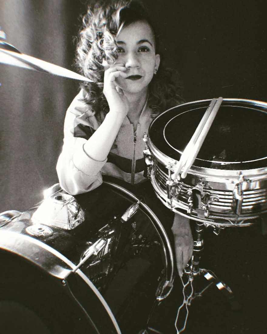 dbisontes's tweet photo. La cuarentena saca la mejor pose!! #FelizJueves #rock #band #MujeresReales @Radionica2 #drums https://t.co/ZPDY3VE8R8