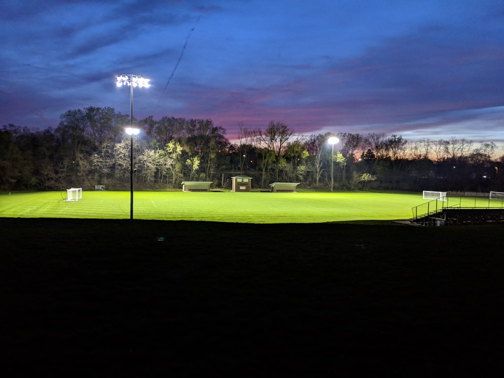 💡 On Friday night, <a href="/IHSA_IL/">Illinois High School Association #IHSA</a> schools throughout the state will turn on their lights as a part of #LightsForTheFight to support their seniors &amp; those on the frontlines facing the pandemic.

📰 Learn more about the initiative➡️ihsa.org/IHSA-State/IHS… 

#IHSA
