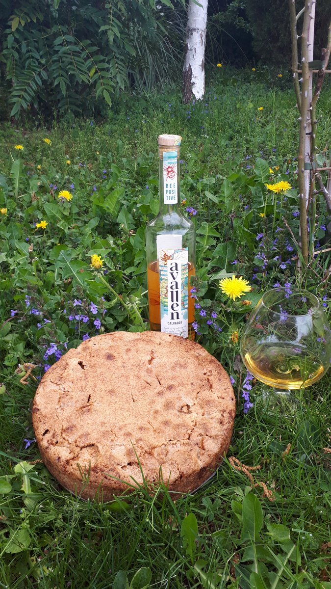 _VINGLISH's tweet photo. ...and here it is @DrinkingOutloud @AvallenSpirits ! #calvados #eatmoreapples #drinkmoreapples https://t.co/NOtIVPqfiQ