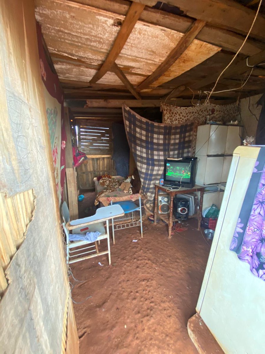 gusttavo_lima's tweet photo. Agora a tarde está sendo entregue 200 mil kilos de alimento pro complexo em Aparecida de Goiânia... Olhem a situação que essas pessoas se encontram !!! https://t.co/dmlDQK91Nu