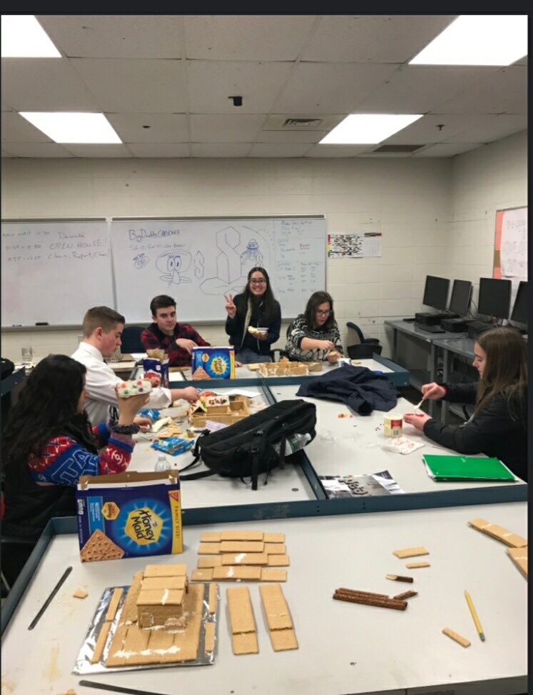 Engineering and design working on some projects and sharing out there program‼️ Keep up the hard work oakers! Happy skills spirit week!! #oakerskills <a href="/SkillsUSARI/">SkillsUSA RI</a> <a href="/ReadEarl/">Criminal Justice CHS</a> <a href="/CoventryOakers/">Coventry High School</a> <a href="/coventrycareer/">Regional Career & Technical Center</a>