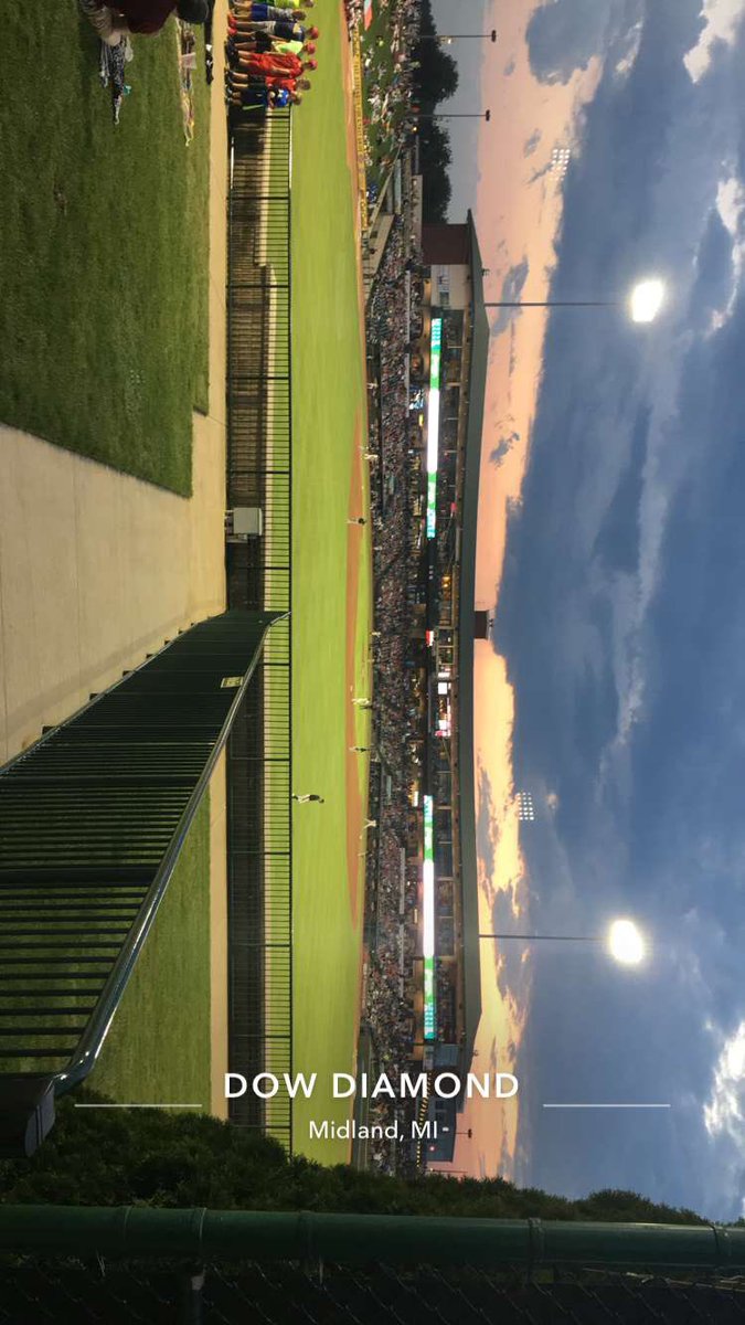 rickeythe3rd's tweet image. In honor of what should’ve been the @greatlakesloons home opener, here’s a throwback to some good times at Dow Diamond 🙂 #NestLevelFun