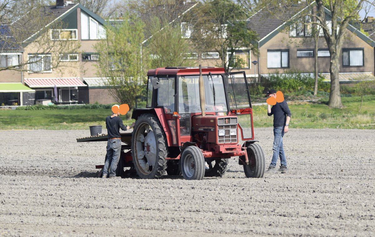 _hans_vk_'s tweet photo. Hennipgaarde Zevenhuizen ZH @Zevenhuizenaar #oudetractor #boer https://t.co/anpckwzH5z