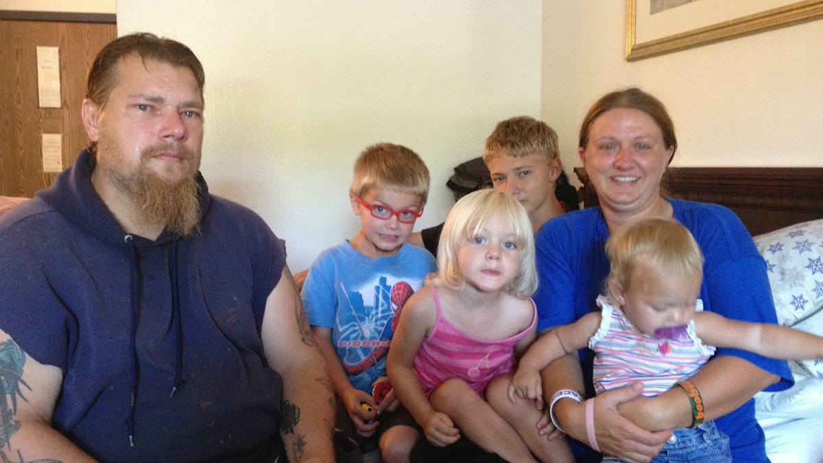 hardlynormal's tweet photo. How come no one is talking about homeless families in hotels that are being evicted to the streets because parents are now not working? Hotels are not governed by eviction laws. They just throw families out often without notice! https://t.co/SaTdeqqJZU