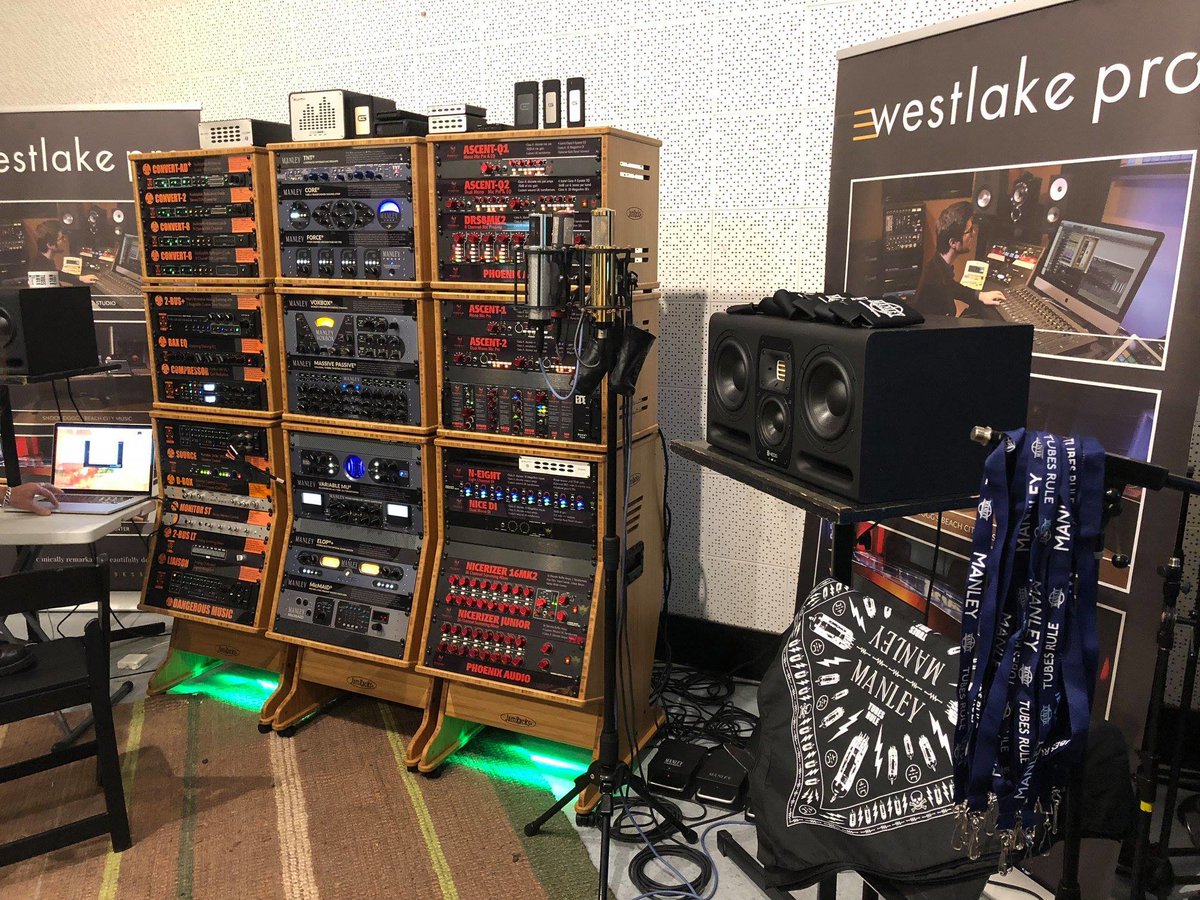 Audio_Alchemist's tweet photo. #tbt 2 years ago on tour...

at @CaveStudiosTN with F Reid Shippen @robotlemon, Vacne Powell @vacalot, Pete Lyman, @WestlakePro and some of the finest pro audio gear on the planet 🌎

#manleylabs #tubesrule #dangerousmusic #sacrificenothing #phoenixaudio https://t.co/ZrZoyvrAhZ
