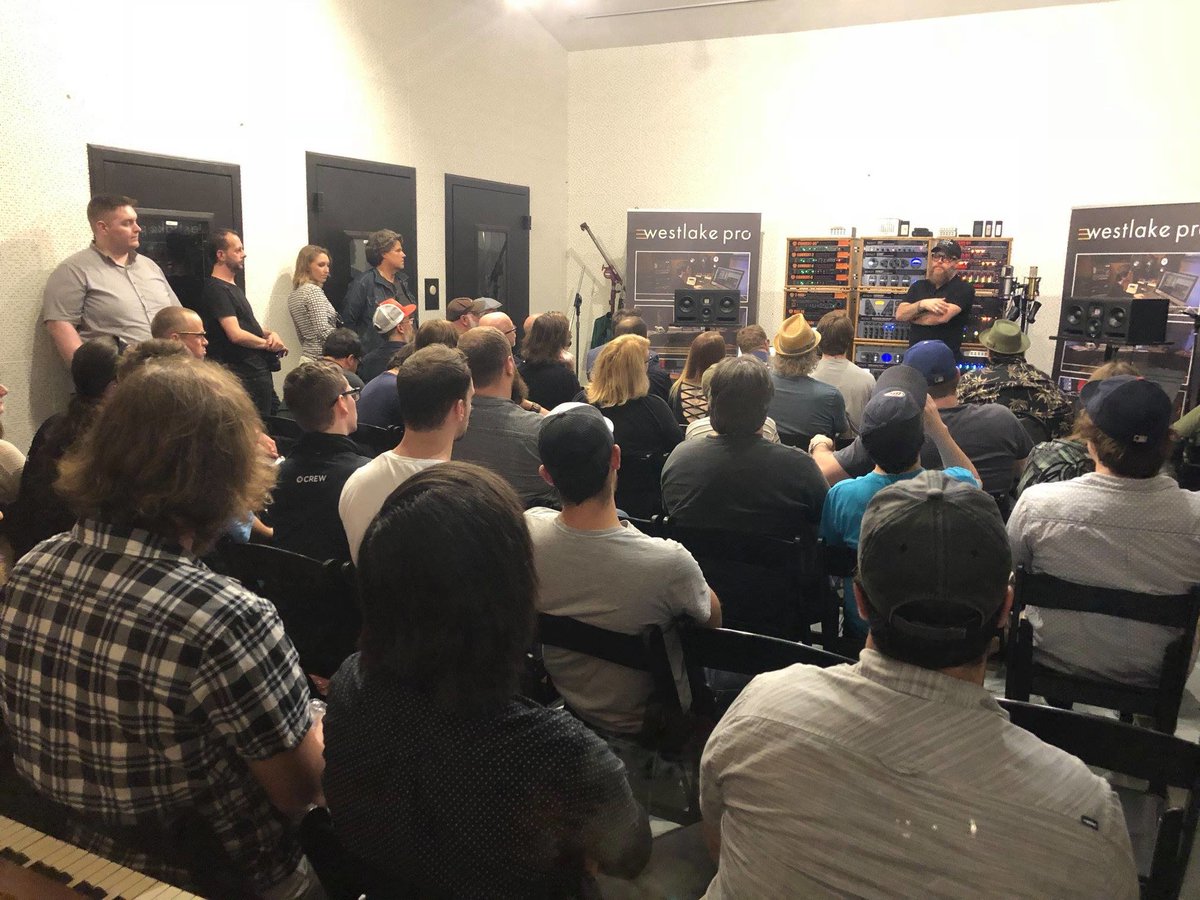 Audio_Alchemist's tweet photo. #tbt 2 years ago on tour...

at @CaveStudiosTN with F Reid Shippen @robotlemon, Vacne Powell @vacalot, Pete Lyman, @WestlakePro and some of the finest pro audio gear on the planet 🌎

#manleylabs #tubesrule #dangerousmusic #sacrificenothing #phoenixaudio https://t.co/ZrZoyvrAhZ